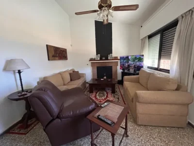 APTA BANCO | Chalet de 2 dormitorios/cochera/patio/Shangrilá Sur