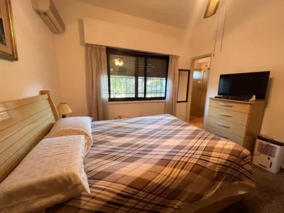 APTA BANCO | Chalet de 2 dormitorios/cochera/patio/Shangrilá Sur