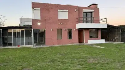 GRAN CASA EN ALQUILER | 3 Dorm/3 BañoS/Piscina/Barbacoa/Cochera/ A 300 Mts De Rambla, Lagomar