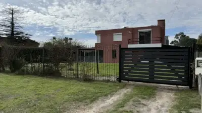 GRAN CASA EN ALQUILER | 3 Dorm/3 BañoS/Piscina/Barbacoa/Cochera/ A 300 Mts De Rambla, Lagomar