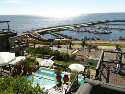 APTA BANCO / FRENTE AL MAR/ AMOBLADO/2 DORMITORIOS/2 BAÑOS/COCHERA/ PIRIAPOLIS