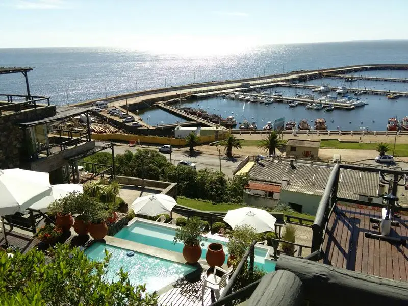 APTA BANCO / FRENTE AL MAR/ AMOBLADO/2 DORMITORIOS/2 BAÑOS/COCHERA/ PIRIAPOLIS