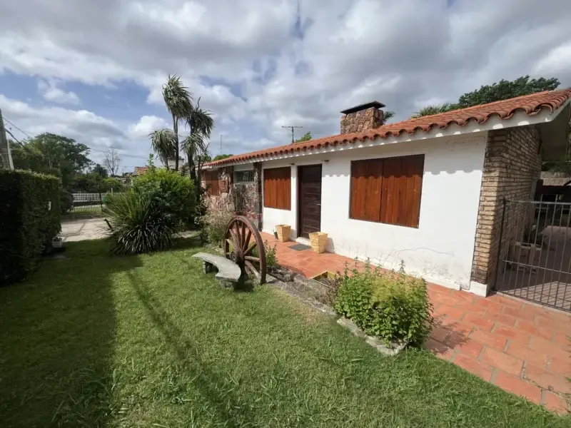 VENTA / Casa+Apto con 740m2/ Atlantida - Acepta Banco