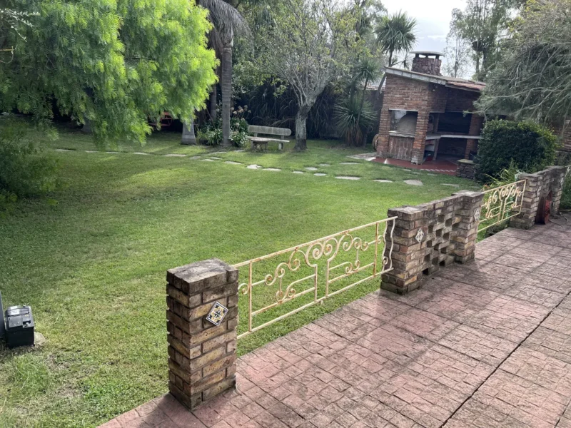 VENTA / Casa+Apto con 740m2/ Atlantida - Acepta Banco