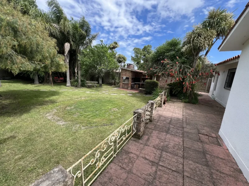 VENTA / Casa+Apto con 740m2/ Atlantida - Acepta Banco