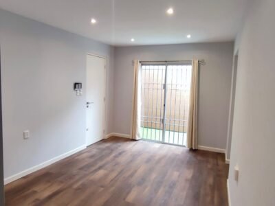 Apartamento Pb Excelente Estado A 3 Cuadras De Mdeo. Shopping/ Gastos Comunes Incluidos.