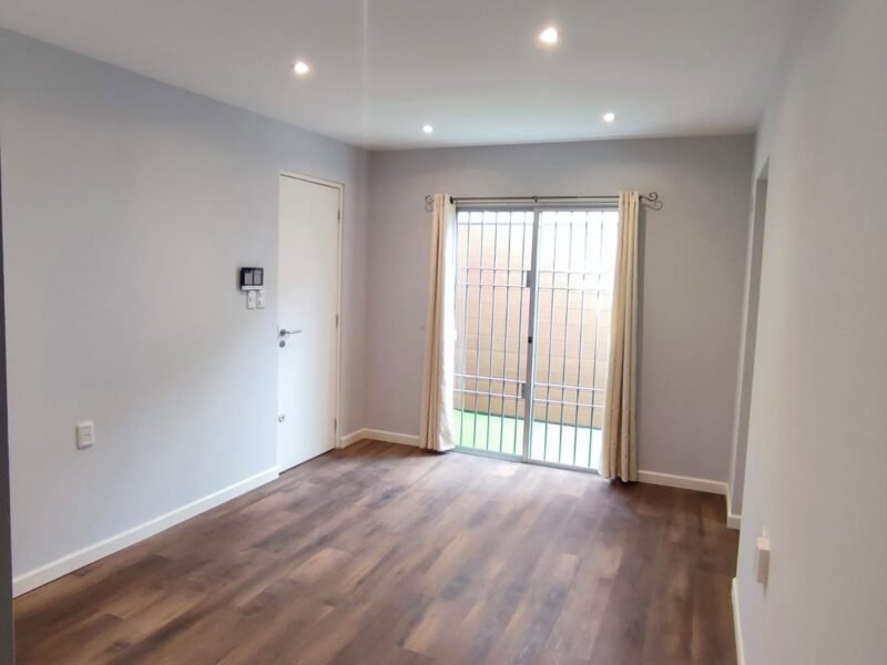 Apartamento Pb Excelente Estado A 3 Cuadras De Mdeo. Shopping/ Gastos Comunes Incluidos.