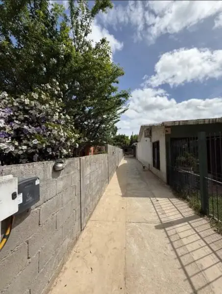 Gran Casa en Solymar | 2 dormitorios/ jardin&parrillero techado/ 4 cocheras