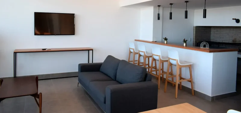 Oportunidad/ Gran Apartamento Moderno Con Balcón/ 1 Dormitorio/ A Pasos De Facultades.