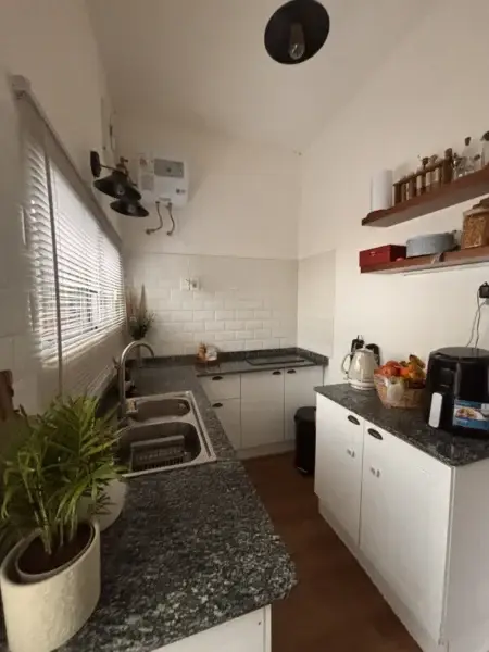 APTA BANCO | Casa reciclada en Brazo Oriental | 2 autos | fondo con parrillero | 3 Dormitorios