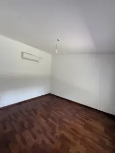 ALQUILER/ Casa con Estacionamiento/1 dormitorio/Jardin/Malvin