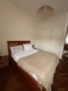APTA BANCO | Casa reciclada en Brazo Oriental | 2 autos | fondo con parrillero | 3 Dormitorios