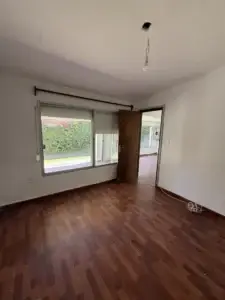 ALQUILER/ Casa con Estacionamiento/1 dormitorio/Jardin/Malvin