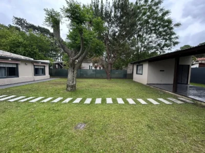 VENTA | APTA BANCO/ Amoblado/ 3 dormitorios/ Cochera/ 3 baños/ Barbacoa/ Piriapolis