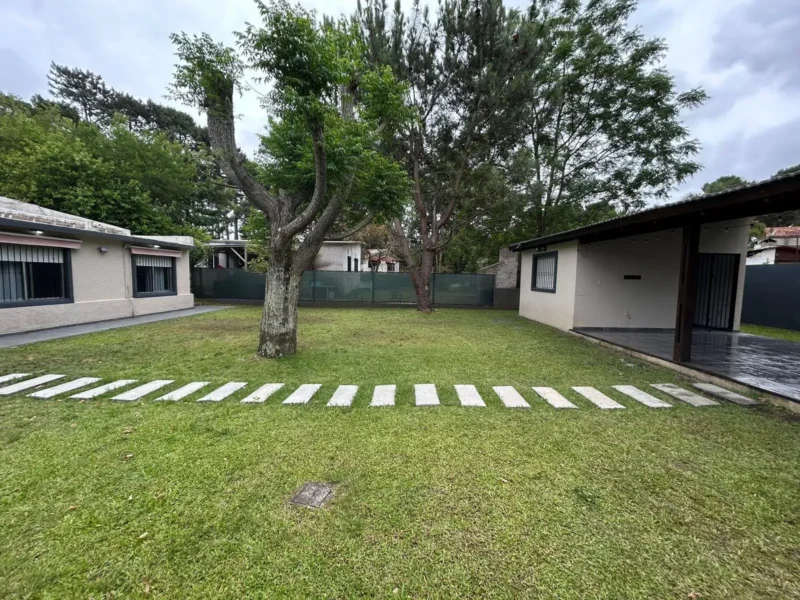VENTA | APTA BANCO/ Amoblado/ 3 dormitorios/ Cochera/ 3 baños/ Barbacoa/ Piriapolis
