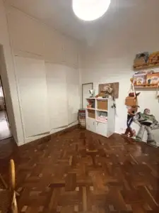 APTA BANCO | Casa reciclada en Brazo Oriental | 2 autos | fondo con parrillero | 3 Dormitorios