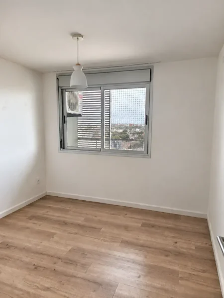 Oportunidad/ Gran Apartamento Moderno Con Balcón/ 1 Dormitorio/ A Pasos De Facultades.
