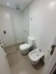 ALQUILER/Distrito M/ 3 dormitorios/2 baños/cochera/Tres balcones/ Amenities