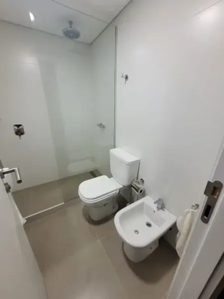 ALQUILER/Distrito M/ 3 dormitorios/2 baños/cochera/Tres balcones/ Amenities