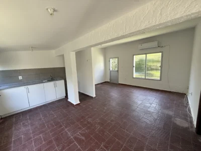 ALQUILER/ Casa con Estacionamiento/1 dormitorio/Jardin/Malvin