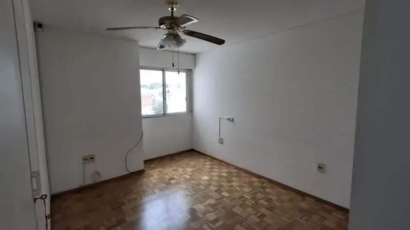 Se Vende Apartamento En Pocitos Cerca De La Rambla Y De Montevideo Shopping, Dos Dormitorios Y Dos Baños, Luminoso Y Amplio