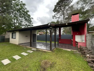 VENTA | APTA BANCO/ Amoblado/ 3 dormitorios/ Cochera/ 3 baños/ Barbacoa/ Piriapolis