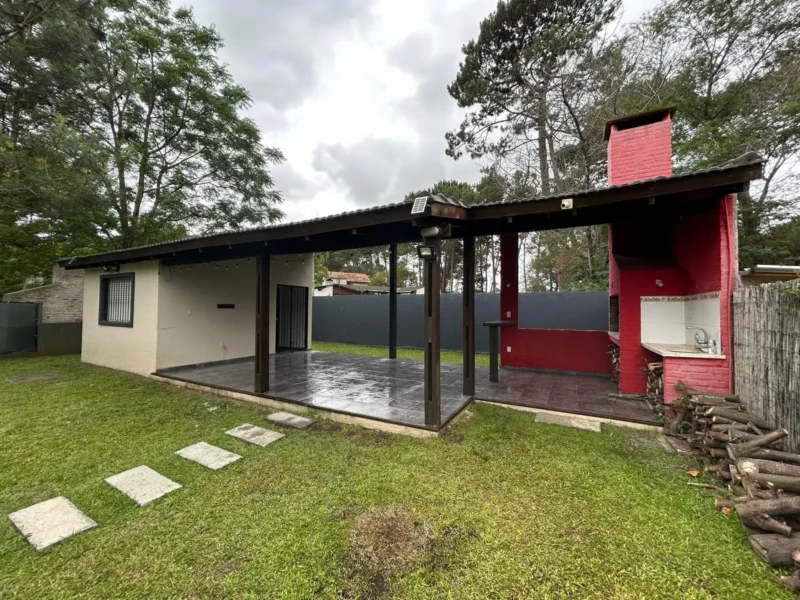 VENTA | APTA BANCO/ Amoblado/ 3 dormitorios/ Cochera/ 3 baños/ Barbacoa/ Piriapolis