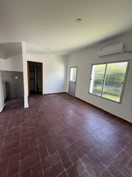ALQUILER/ Casa con Estacionamiento/1 dormitorio/Jardin/Malvin