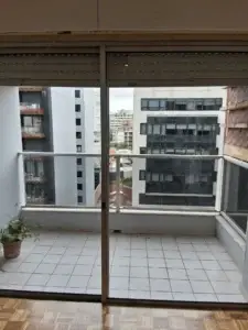 Se Vende Apartamento En Pocitos Cerca De La Rambla Y De Montevideo Shopping, Dos Dormitorios Y Dos Baños, Luminoso Y Amplio