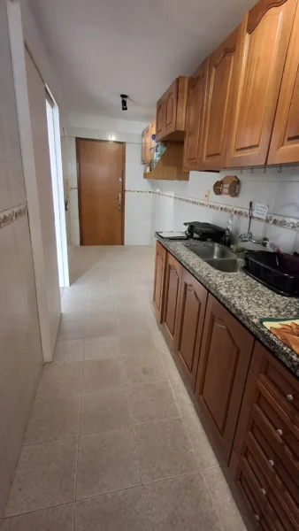 Se Vende Apartamento En Pocitos Cerca De La Rambla Y De Montevideo Shopping, Dos Dormitorios Y Dos Baños, Luminoso Y Amplio