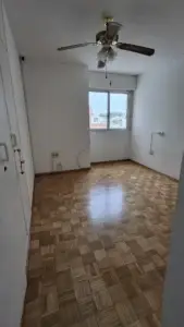 Se Vende Apartamento En Pocitos Cerca De La Rambla Y De Montevideo Shopping, Dos Dormitorios Y Dos Baños, Luminoso Y Amplio