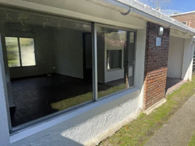 ALQUILER/ Casa con Estacionamiento/1 dormitorio/Jardin/Malvin