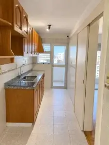 Se Vende Apartamento En Pocitos Cerca De La Rambla Y De Montevideo Shopping, Dos Dormitorios Y Dos Baños, Luminoso Y Amplio