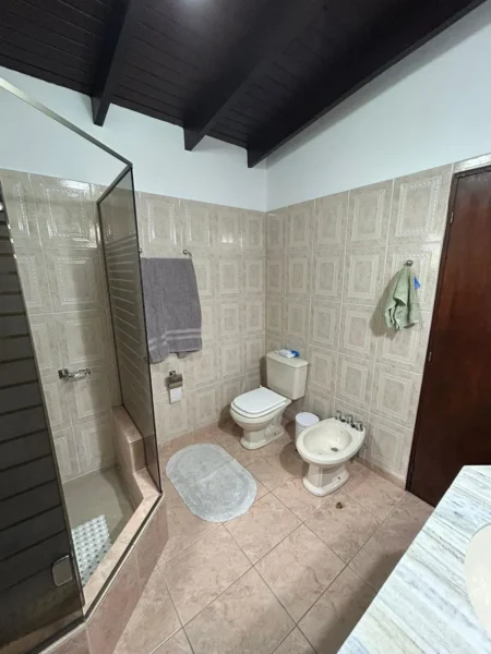 VENTA | APTA BANCO/ Amoblado/ 3 dormitorios/ Cochera/ 3 baños/ Barbacoa/ Piriapolis