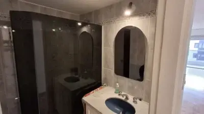 Se Vende Apartamento En Pocitos Cerca De La Rambla Y De Montevideo Shopping, Dos Dormitorios Y Dos Baños, Luminoso Y Amplio