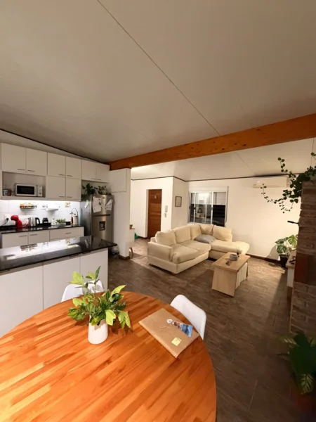 Gran Casa en Solymar | 2 dormitorios/ jardin&parrillero techado/ 4 cocheras