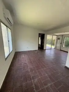 ALQUILER/ Casa con Estacionamiento/1 dormitorio/Jardin/Malvin
