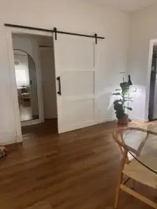 APTA BANCO | Casa reciclada en Brazo Oriental | 2 autos | fondo con parrillero | 3 Dormitorios