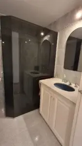 Se Vende Apartamento En Pocitos Cerca De La Rambla Y De Montevideo Shopping, Dos Dormitorios Y Dos Baños, Luminoso Y Amplio