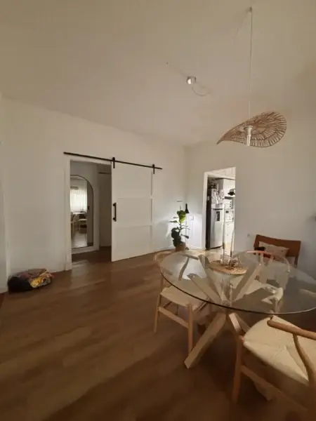 APTA BANCO | Casa reciclada en Brazo Oriental | 2 autos | fondo con parrillero | 3 Dormitorios