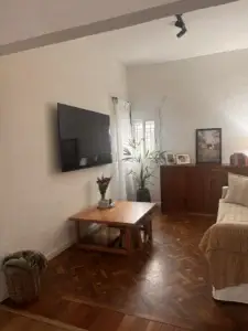 APTA BANCO | Casa reciclada en Brazo Oriental | 2 autos | fondo con parrillero | 3 Dormitorios