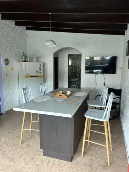 VENTA | APTA BANCO/ Amoblado/ 3 dormitorios/ Cochera/ 3 baños/ Barbacoa/ Piriapolis