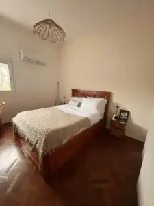 APTA BANCO | Casa reciclada en Brazo Oriental | 2 autos | fondo con parrillero | 3 Dormitorios