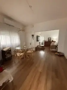 APTA BANCO | Casa reciclada en Brazo Oriental | 2 autos | fondo con parrillero | 3 Dormitorios