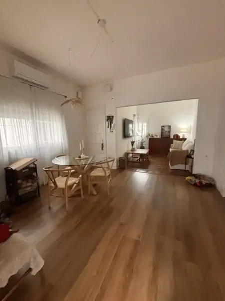 APTA BANCO | Casa reciclada en Brazo Oriental | 2 autos | fondo con parrillero | 3 Dormitorios