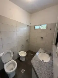 ALQUILER/ Casa con Estacionamiento/1 dormitorio/Jardin/Malvin