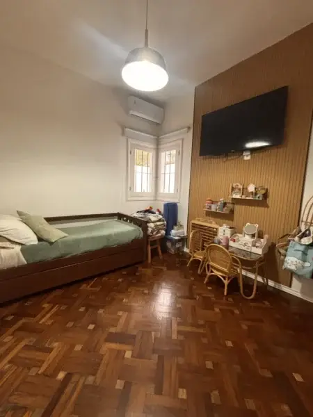 APTA BANCO | Casa reciclada en Brazo Oriental | 2 autos | fondo con parrillero | 3 Dormitorios