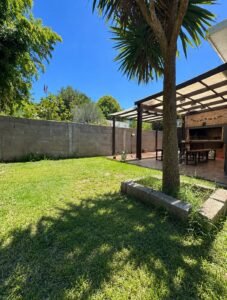 Gran Casa en Solymar | 2 dormitorios/ jardin&parrillero techado/ 4 cocheras
