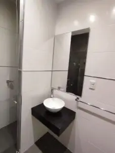 Apartamento Pb Excelente Estado A 3 Cuadras De Mdeo. Shopping/ Gastos Comunes Incluidos.