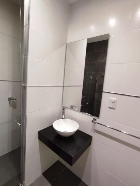 Apartamento Pb Excelente Estado A 3 Cuadras De Mdeo. Shopping/ Gastos Comunes Incluidos.